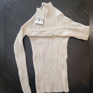Zara Girls Knit Long Sleeves Ribbed Mock Neck Tee Size 13-14 -NEW-